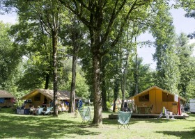 Camping Huttopia Beaulieu sur Dordogne, Frankrijk tenten Camping Huttopia Beaulieu sur Dordogne 30pluskids