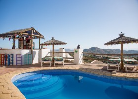 Hacienda Guaro Viejo terrein zwembad met bar kl.jpg Hacienda Guaro Viejo 30pluskids