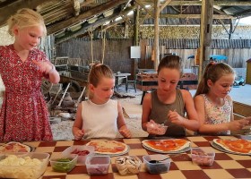 Le Petit Chaillot in Poitou-Charente, Frankrijk pizza's beleggen Le Petit Chaillot 30pluskids