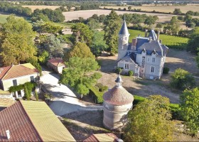 Chateau Breduriere in de Vendee, Frankrijk luchtfoto gite en kasteel 15 Château Bredurière  30pluskids