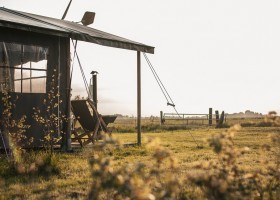 Hoeve Botterheerd in Oostwold Groningen tent met uitzicht BoerenBed Botterheerd 30pluskids