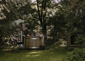 BoerenBed Hoeve De Pippert de Betuwe Nederland in de hottub BoerenBed Hoeve de Pippert 30pluskids