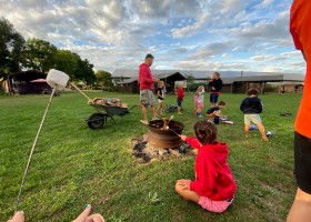 BoerenBed Brabantse Hei in Hooge Mierde Noord-Brabant, Nederland marshmellows roosteren BoerenBed De Brabantse Hei 30pluskids