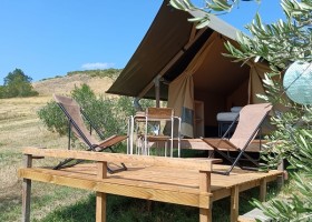 Camping Vista SanVicino in Le Marche, Italie safaritent XS Agriturismo Vista San Vicino 30pluskids