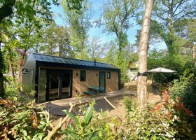 Boslodge Grasmus in Nunspeet op de Veluwe Gelderland Nederland buitenkant huis Boslodge Grasmus 30pluskids