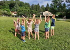 Camping de Salviac Lot et Garonne Frankrijk spelende kinderen Camping de Salviac 30pluskids