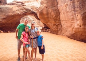 Travelnauts West Amerika in 2 weken Amerika-Arches-NP-gezin-IS-877972138 Travelnauts rondreis West-Amerika 2 weken 30pluskids