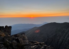Canigou outdoor op camping Le Rotja in de Pyreneeen Frankrijk uitzicht op pic Canigou Canigou Outdoor op Camping Le Rotja 30pluskids