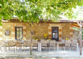 Chateau Breduriere in de Vendee, Frankrijk lange tafel Château Bredurière  30pluskids