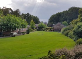In de Vlinderkes in Arcen, Nederland grasveld In de Vlinderkes 30pluskids