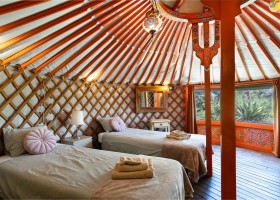 La Granja de Antonio in Andalusie Spanje slaapkamer yurt  Glamping op La Granja de Antonio 30pluskids