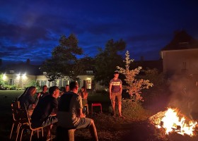 Chateau des Edelins in de Auvergne, Frankrijk kampvuur Chateau des Edelins 30pluskids