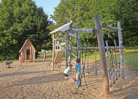 Camping Huttopia Royat, Frankrijk speeltuin Camping Huttopia Royat 30pluskids