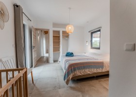 Quinta Bordallo aan de Zilverkust, Portugal doorkijk slaapkamer Quinta Bordallo 30pluskids