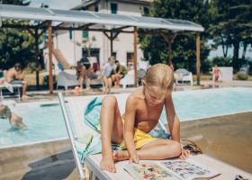 Agriturismo Villa Vicini in Le Marche Italie aan het zwembad Agriturismo Villa Vicini 30pluskids