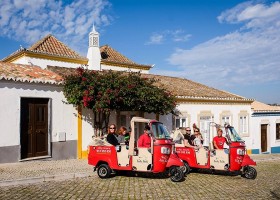 Casa Verdazul in de Algarve, Portugal tip rondrit met Tuk Tuk door Tavira B&B Guesthouse Casa Verdazul 30pluskids