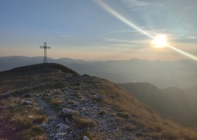 Camping Vista SanVicino in Le Marche, Italie ondergaande zon Monte San Vicino Agriturismo Vista San Vicino 30pluskids