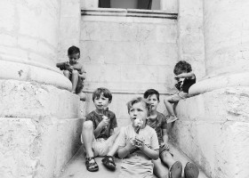 Camping Sempreverde in Le Marche, Italie kinderen ijsje Marit van den Berg Photography Camping Sempreverde 30pluskids