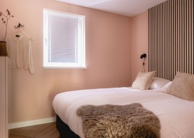 Boslodge Huismus in Nunspeet op de Veluwe Gelderland master bedroom Boslodge Huismus 30pluskids