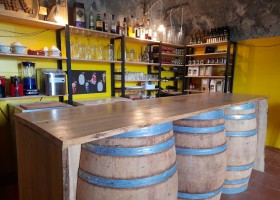 Casa Glamping Sorriso in Umbrie Italie bar Casa & Glamping Sorriso 30pluskids