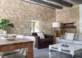 Domaine Le Cariol in de Dordogne, Frankrijk woonkamer 3 Krista Brockbernd fotografie-9889 Domaine Le Cariol 30pluskids