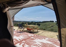 Casa Buonavecchia in Le Marche, Italie zicht vanuit tent Agriturismo Casa Buona Vecchia 30pluskids