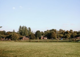 BoerenBed De Kalverweide in Kallenkote, Nederland tenthuisjes BoerenBed De Kalverweide 30pluskids