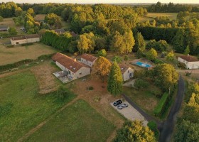 La Legerie in Pensol, Limousin, Haute-Vienne, Frankrijk domein van bovenaf La Lègerie 30pluskids