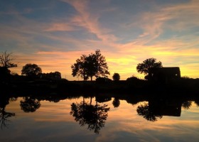 Bonneblond in de Auvergne, Frankrijk zonsondergang Domaine Bonneblond 30pluskids
