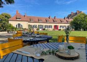Chateau des Edelins in de Auvergne, Frankrijk mooi gedekte tafels Chateau des Edelins 30pluskids