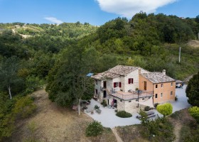 Sopra e Sotta in Montelparo, Italie huis Sopra e Sotto, Agriturismo & Outdoor 30pluskids