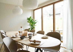 Ory aan Zee in Egmond aan Zee, Nederland Beachhouse eettafel Ory aan Zee 30pluskids