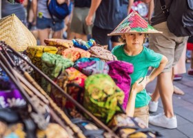 Travelnauts Indonesie Bali markt kind Travelnauts rondreis Bali 30pluskids