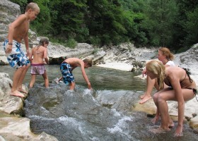 Casa Tartufo in Le Marche, Italie in het water spelen Casa Tartufo 30pluskids