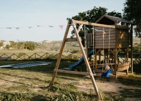 VistaFermo-Allora-in Le Marche Italie speeltuin 2 Agriturismo Camping Vista Fermo 30pluskids