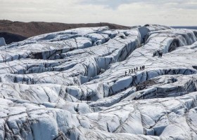 KidsReizen IJsland-Vatnajokull-Gletsjerwandeling-kloven KidsReizen IJsland – Hoogtepunten Ijsland met je gezin 30pluskids