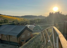 Vista Fermo in Le Marche, Italie pad naar tenten Agriturismo Camping Vista Fermo 30pluskids