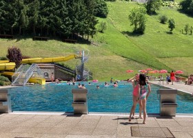 Haus Standlgut in Rauris, Oostenrijk Zwembad Rauris Haus Standlgut 30pluskids