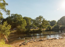 Camping Huttopia de Roos in Beerze-Ommen, Nederland strandje RDrenth-lores Camping Huttopia De Roos 30pluskids