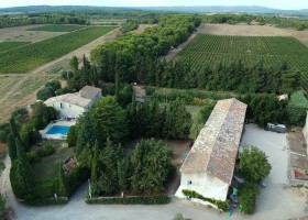 Domaine St Paul le Marseillais in de Languedoc-Rousillon, Frankrijk drone overzicht Domaine Saint Paul le Marseillais  30pluskids