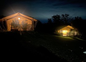 Agriturismo Angeli Sognanti in Le Marche, Italie safaritenten by night Agriturismo Angeli Sognanti 30pluskids