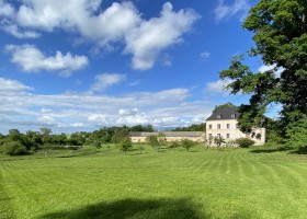 Chateau du Tirondet in Sannat, Creuse, Frankrijk GRASVELD Chateau du Tirondet 30pluskids