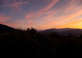 Canigou outdoor op camping Le Rotja in de Pyreneeen Frankrijk zonsondergang Canigou Outdoor op Camping Le Rotja 30pluskids