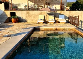 Unique Boutique Houses in de Aude, Zuid-Frankrijk MANOIR zwembad en terras Unique Boutique Houses 30pluskids