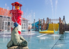 Hotel en Strandpark De Zeeuwse Kust in Renesse, Nederland waterpret Hotel De Zeeuwse Kust 30pluskids