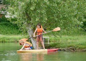 12-Whakalodge in Seissan, Frankrijk free stand up paddle Whaka Lodge 30pluskids