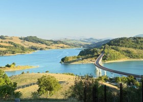 Agriturismo Camping Vista San Vicino Le Marche Italie Lago di Cingoli 1 - kopie Agriturismo Vista San Vicino 30pluskids