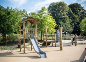 Huttopia CityKamp Camping de Strasbourg, Frankrijk speeltuin CityKamp Camping de Strasbourg 30pluskids