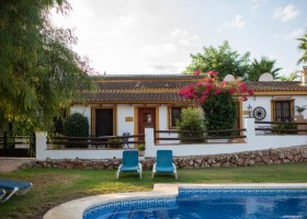 La Granja de Antonio in Andalusie Spanje zwembad Glamping op La Granja de Antonio 30pluskids