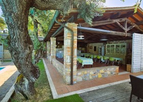 Pian della Bandina in Umbrie, Italie restaurant La Casa dei Contadini 30pluskids